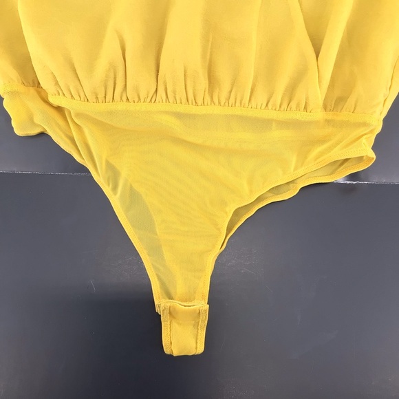 All In Favor Mellow Yellow Smocked Puff Sleeve Surplice Button Bodysuit Sz Small - Picture 10 of 15